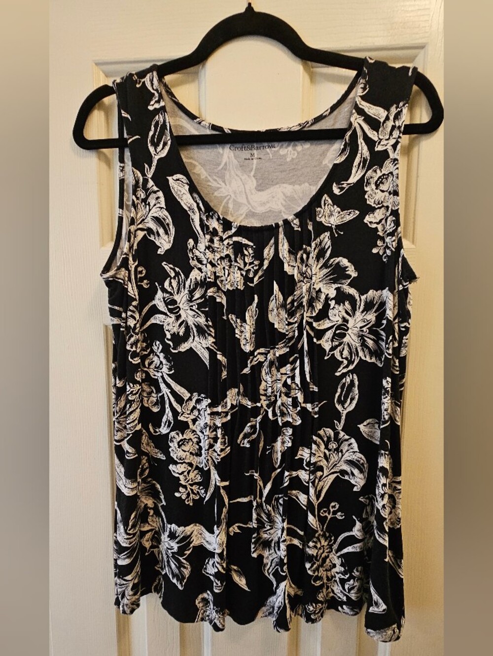 croft & barrow Black and White Floral Pleated Tank